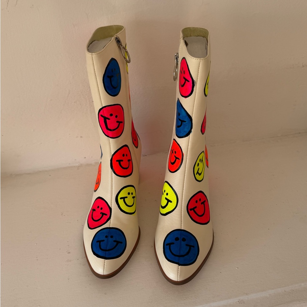 𓆩♡𓆪 Hand Painted Smiley Face Leather Go-Go Boots 𓆩♡𓆪 - Picture 2 of 4